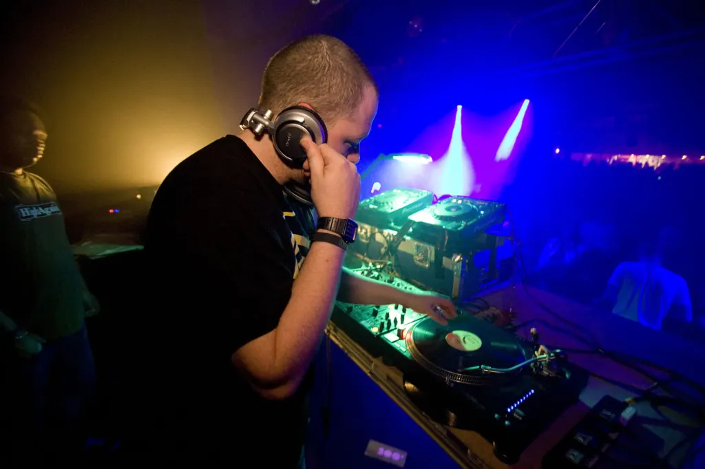 Bloc Weekend 2008 — documentary, event and music photograph in Hemsby-on-Sea, Norfolk, UK, frame 151 of 151.